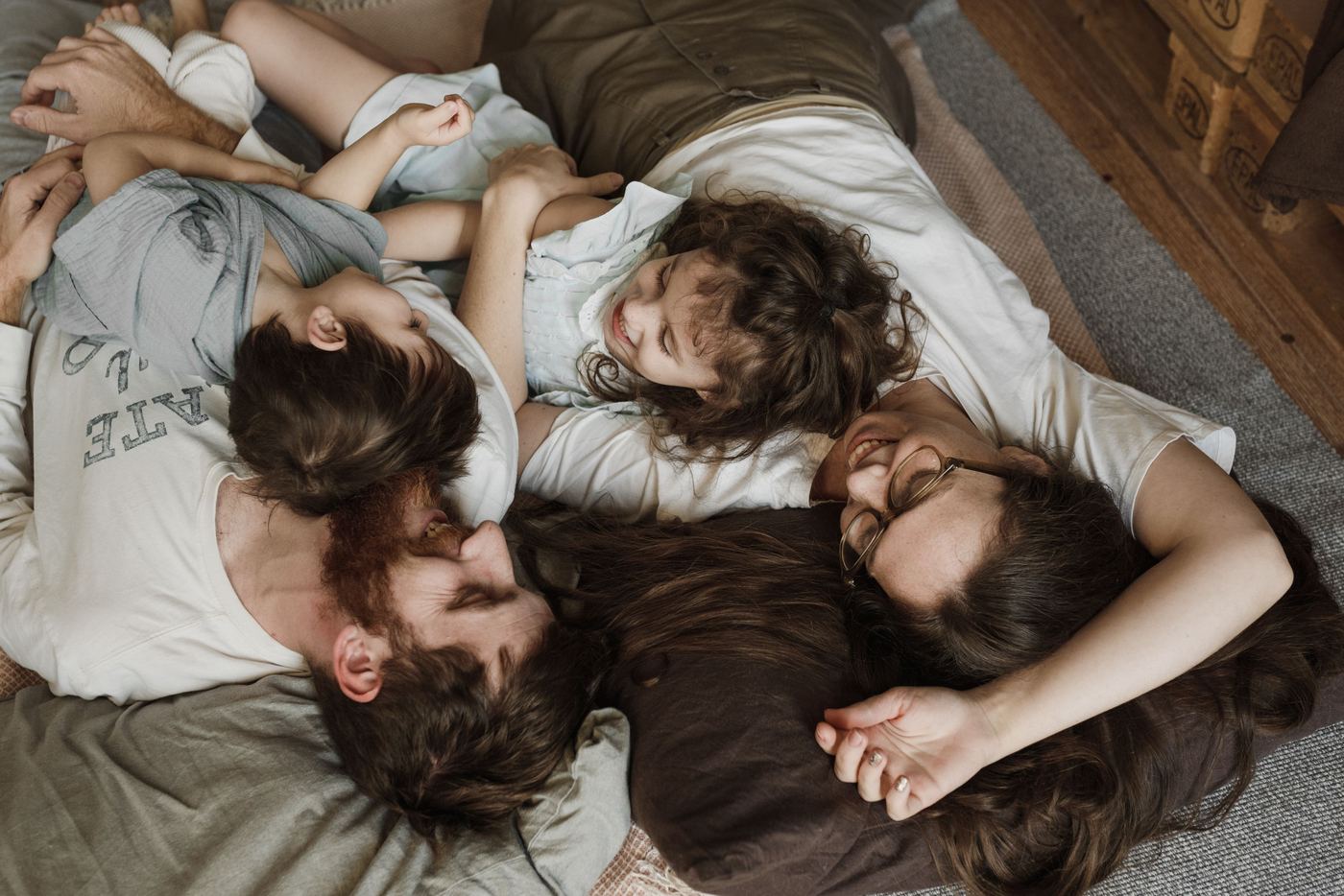 Famille réunie, un moment de confiance pour parler de sexualité avec son enfant